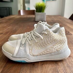 Kids NIKE KYRIE 3(GS) IVORY SHOES SZ 2Y